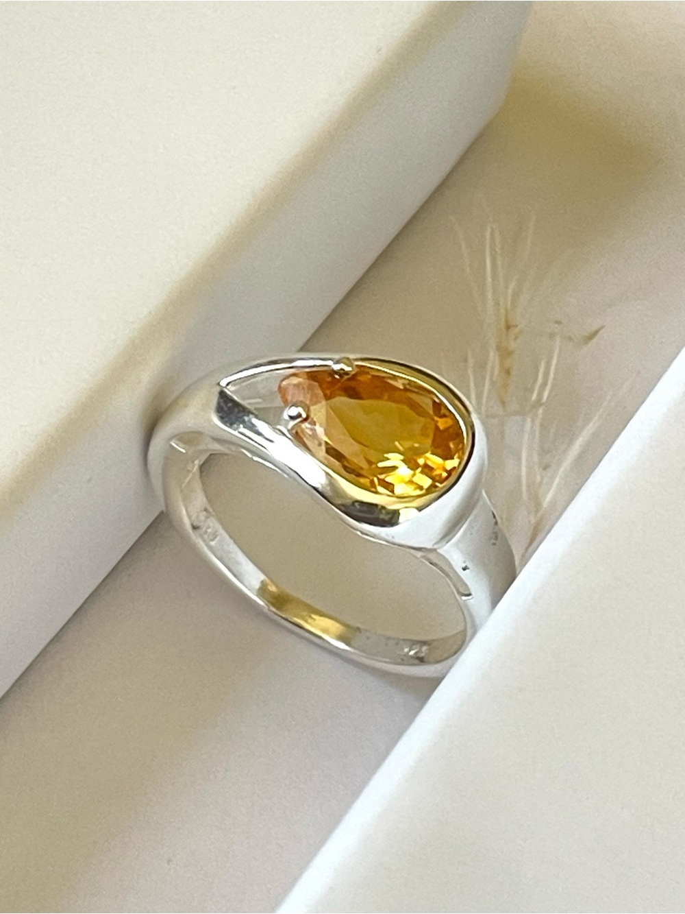 Glorious natural citrine Ring in 925 Sterling Silver (peacock feather) US: 8